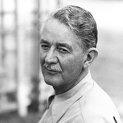 Leonard Carey - 漢密爾頓夫人演員 飾演Orderly (uncredited)