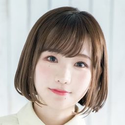 高橋未奈美 飾演 Yui Yamada (voice)