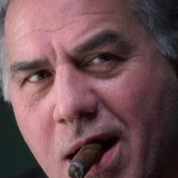 法蘭克·吉歐 - From Corleone to Brooklyn演員 飾演Restaurant Hitman 1 (uncredited)