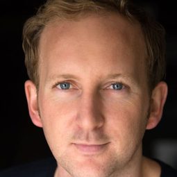 Jason Hodzelmans 飾演 Ross Nicholas