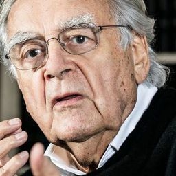 Bernard Pivot - 巴黎頌紐約情演員 飾演Le bouquiniste