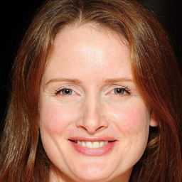 佐伊·特爾福德 飾演 