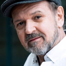 Norbert Stöß 飾演 Nachbar Sommer