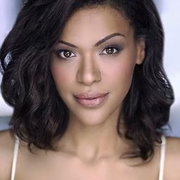 艾薇娜·奧古斯特 飾演 Julie