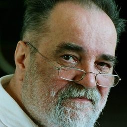 Gyula Pauer 飾演 Kocsmáros