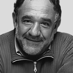 Francisco Algora 飾演 Llamoso