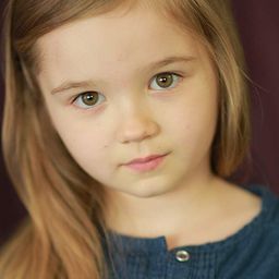 Evangeline Hill - 愛上觸不到的你演員 飾演Stella Grant (young)