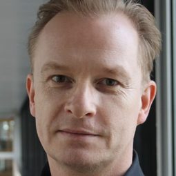 Sven Ahlström 飾演 Bergman