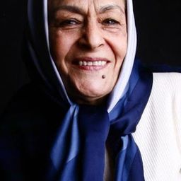 Zhale Olov 飾演 Dr. Pendar's mother