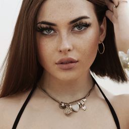 Carrie Munro 飾演 Adella