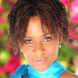 Erica Vittina Phillips 飾演 Liquor Store Cashier