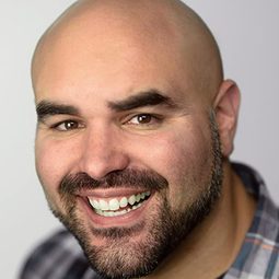 亞米爾·皮耶德拉 飾演 Max