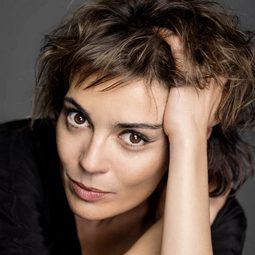 María Ballesteros - 凶屋32演員 飾演Lola