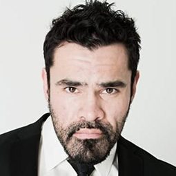 Daniel Singh 飾演 Armed Guard #1