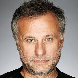 米高尼昆 - 生命的飲歌演員 飾演Daniel Daréus