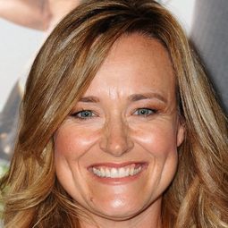 Jennifer Irwin 飾演 Sheila