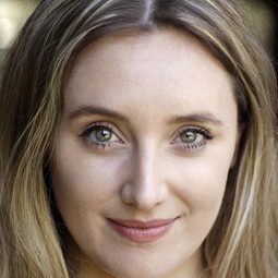 Lily Brazier 飾演 Miche