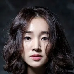 秀愛 - Wedding Campaign演員 飾演Kim Lara