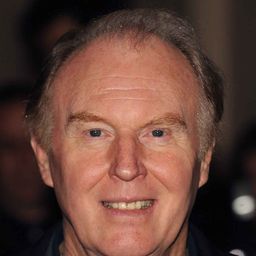 蒂姆·皮戈特-史密斯 飾演 Sir Henry Ponsonby