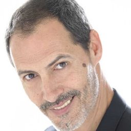 Manuel Bandera 飾演 Self