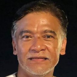 唐尼·達瑪拉 飾演 Aki Kholil