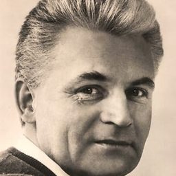 Jiří Vršťala 飾演 Erik Svenson, Pilot