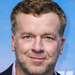 麥克 G - 特務愛很大導演