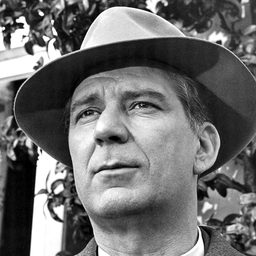 Victor Brooks - The Inspector演員 飾演Sergeant Groninger