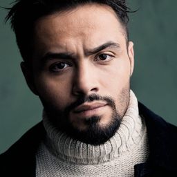 Aram Arami 飾演 Tarik