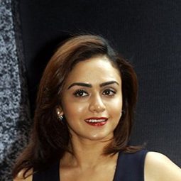 阿姆魯塔·坎維卡 - Tu Yaa Main演員 飾演Sulochana