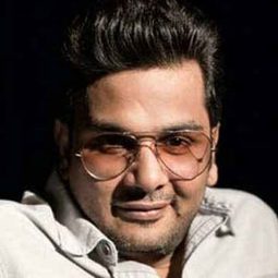 穆克什·查布拉 - 亂世勇者演員 飾演Pappu (Hindi)