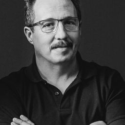 Sergio Caballero 飾演 Martí