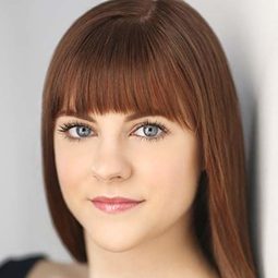 夏奈爾·佩洛索 飾演 Grace Decker