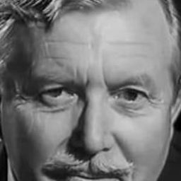 Juba Kennerley 飾演 Film Festival Patron (uncredited)