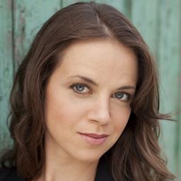 Gillian Ferrier 飾演 Snotty Skater