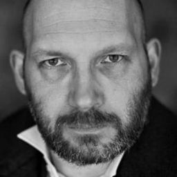 James Lecky 飾演 The Beast