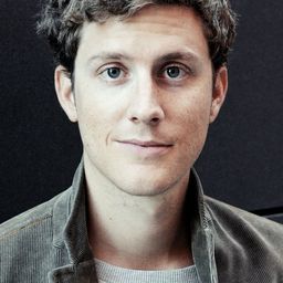 Tim Schwarzmaier 飾演 Tjum (voice)