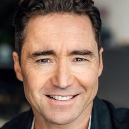 Paolo Rotondo 飾演 Psychologist