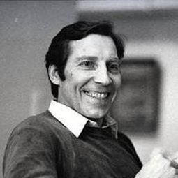 Gustav Wiklund 飾演 Pappi