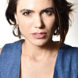 Carolina Levi 飾演 Girl