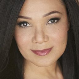 Gina St. John 飾演 Octavia