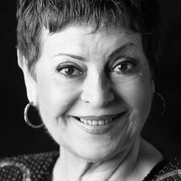 安帕蘿·莫雷諾 - 快餐車演員 飾演Susana