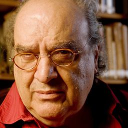 Antônio Abujamra 飾演 Padre Otero