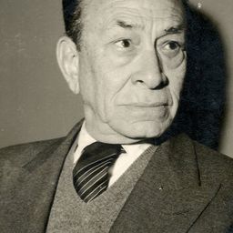 Zaki Toleimat 飾演 Duke Arthur