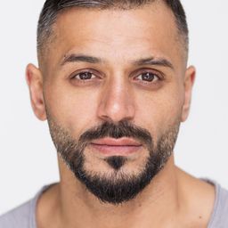 Tamer Arslan 飾演 Paco