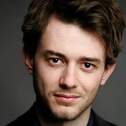 Michael Marcus 飾演 Ellis