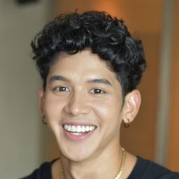 Thititum Sangmanee 飾演 Kla