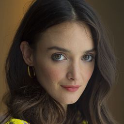 夏洛蒂勒邦 飾演 Elizabeth