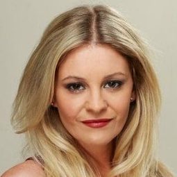 Nicola Stapleton 飾演 The Pint Sized Hussy