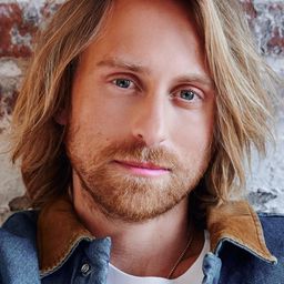 Eric Nelsen 飾演 Nash